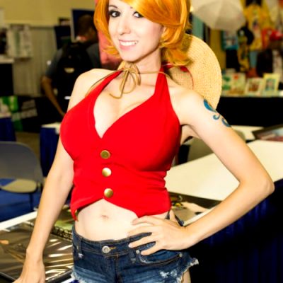 Riddle, cosplaying as Nami, from One Piece